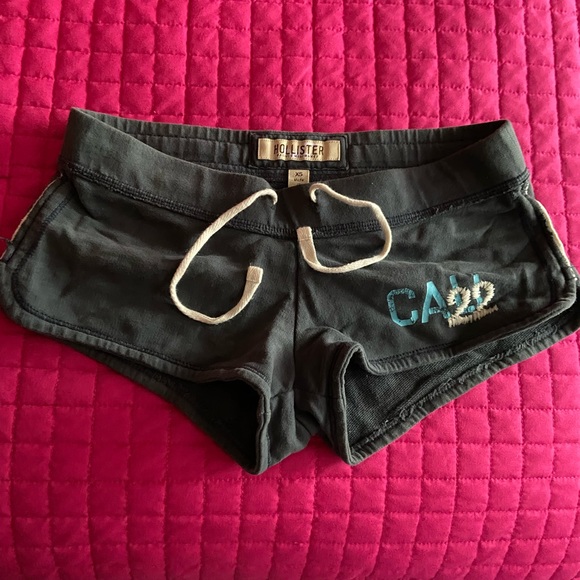 Hollister Shorts Bundle - Picture 9 of 9